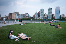 Couple;Hudson-River;Hudson-River-Park;Kaleidos;Kaleidos-images;Leisure;Manhattan;NYC;New-York;Park;People;Skyline;Tarek-Charara;La-parole-à-limage